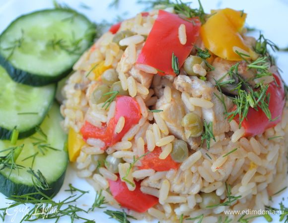 Готовое блюдо посыпать зеленью. 