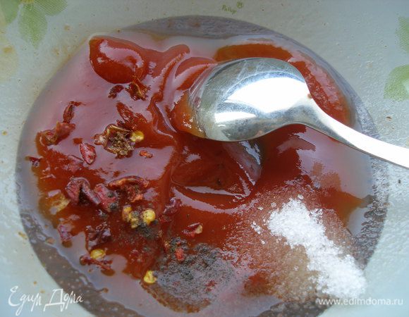 Собственно, рецепт состоит в том, чтобы смешать все ингредиенты и оставить на 10 мин. Все! Соус готов! Он прекрасно и очень долго может хранится в холодильнике, но со временем становится острее. 
К шашлыкам - самое оно! 