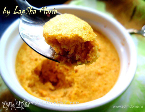 Внутри получается слегка влажная консистенция, очень мягкая, легкая и приятная. У меня немного осталось, так что чуть позже я ела его остывшим из холодильника, и скажу что мне так даже больше понравилось. Приятного аппетита!