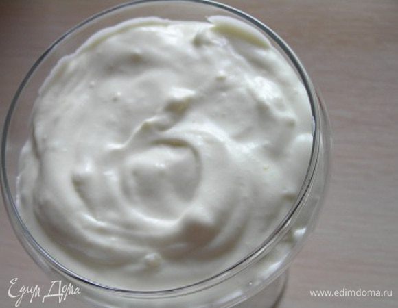 Затем выложить ванильный мусс, убрать в холодильник.