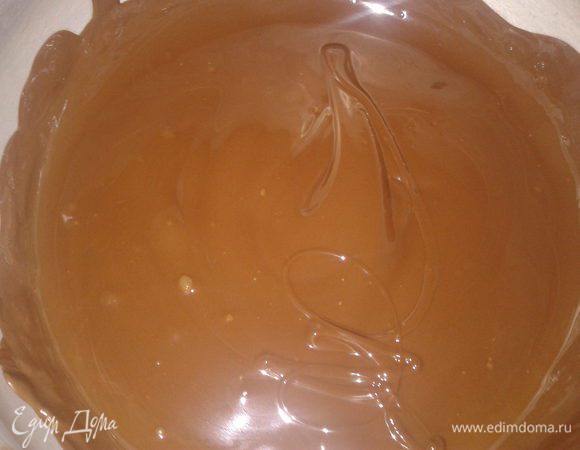 добавить мёд и шампанское,перемешать