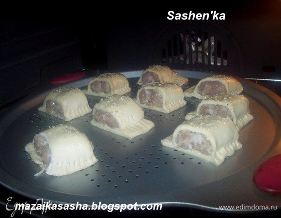 Отправляем в заранее разогретую до 200-220 гр. духовку на 15-20 минут до зарумянивания.