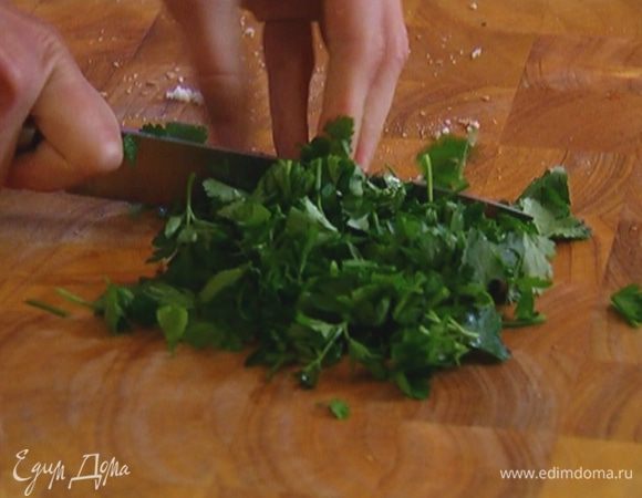 Петрушку порубить.
