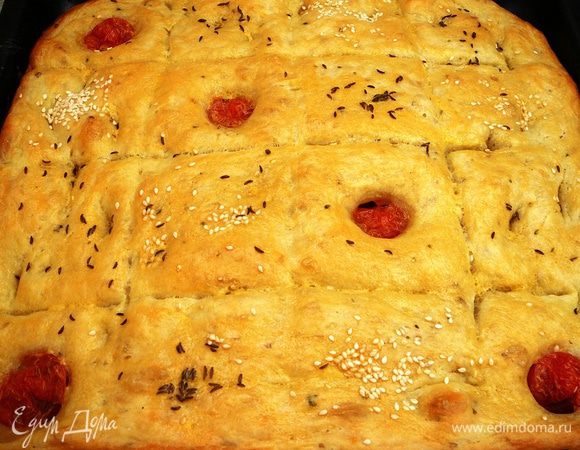 Выпекать в заранее разогретой до 220 градусов духовке 10-15 минут до золотистого цвета.