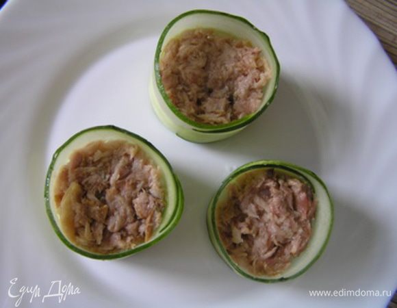 выложить примерно 1-1,5 ч.л. тунца,