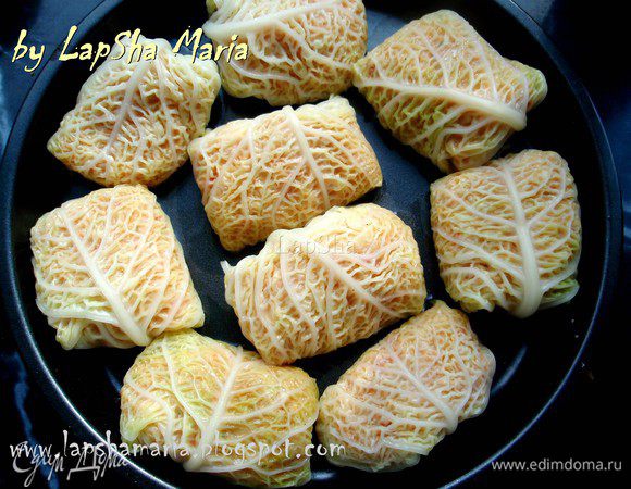 Выложить все голубцы в форму.