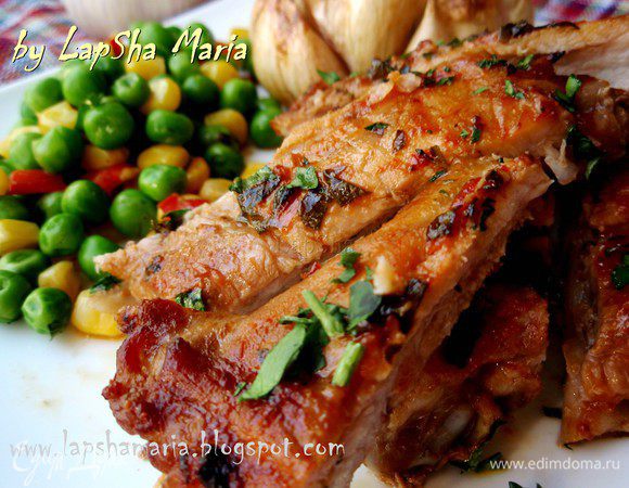 Советую подавать ребрышки либо как самостоятельное блюдо, либо добавив немного овощей. Гарнир тут, на мой взгляд, не требуется. Приятного аппетита!