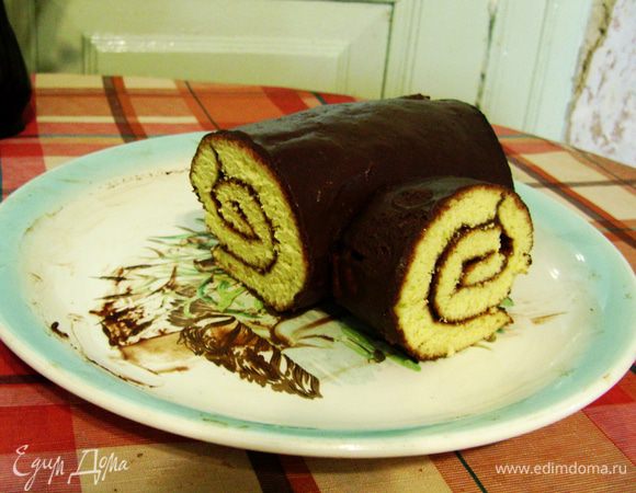 Рулету дать остыть, смазать кремом, завернуть и в холод - пропитаться.

Приятного аппетита! :-)