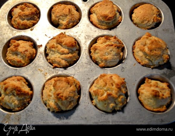 Выпекать 15мин.или до золотистого цвета.Подавать теплыми к обеденному столу или к ужину.