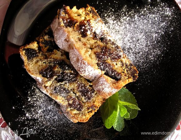 Еще горячую форму обернуть влажным холодным полотенцем и очень тонким ножом аккуратно провести вдоль бортиков, тогда кекс легко будет вынуть. ***Мне это не понадобилось - спасибо силиконовым формам! :))*** Дополнительно я украсила кекс сахарной пудрой и веточкой мяты. Приятного чаепития! :)