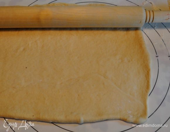 Раскатываем прямоугольную форму.