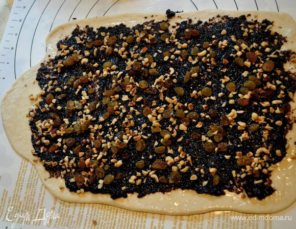 Распределяем начинку.На каждую часть можно делать разные начинки.