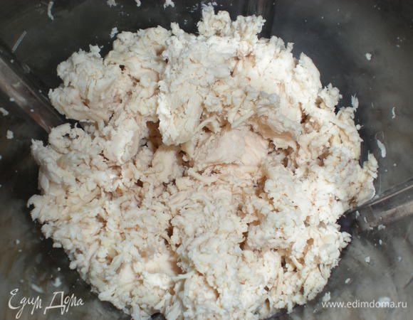 Взбить блендером отваренную курочку
