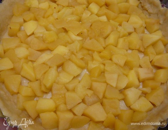 Выложить на тесто начинку№1,разровнять.