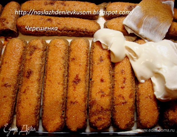 Опять слой палочек и вторую половину крема…