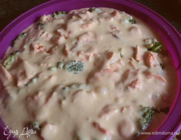 Сверху вылить оставшееся тесто, разровнять. Выпекать при температуре 180 градусов 40мин.