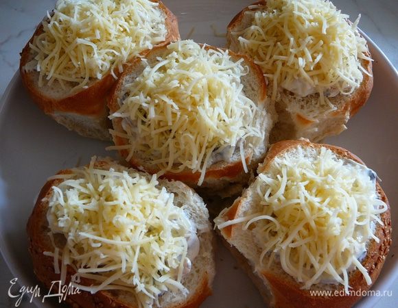 Посыпать оставшимся сыром...