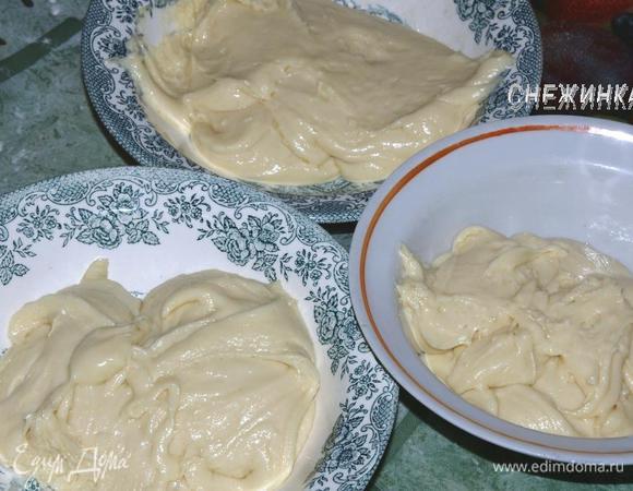 Делим тесто на 3 равные части. 