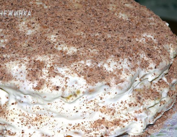 Торт со всех сторон обсыпаем шоколадной стружкой. Даем настояться и он готов!