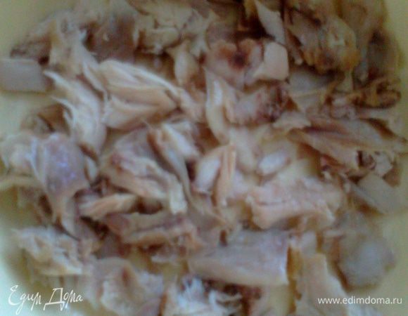 Отделяем мяско и всё отправляем в суп!