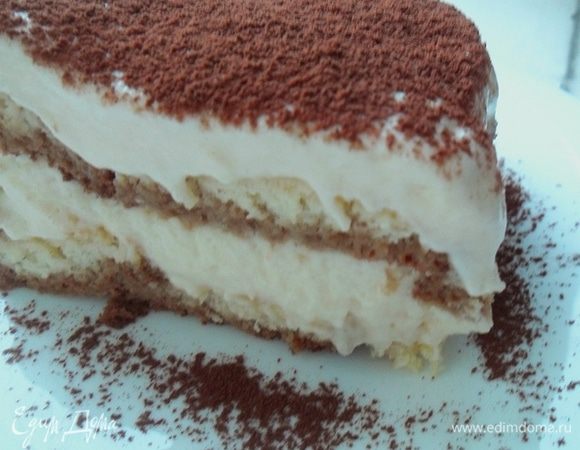 Перед подачей посыпаем какао. Заранее этого не делаете,иначе какао размокнет.
"Савоярди",конечно,можно купить, но я советую приготовить их дома,тем более делается это несложно) Десерт получается очень нежным, если не любите кофе,можно пропитывать печенье клубничным сиропом и перекладывать клубникой. Смотрите,как Вам нравится, мне по душе классический вариант)
