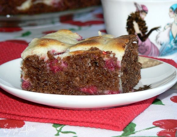 Испечь до готовности(проверить деревянной шпажкой).Остудить в форме, разрезать на квадратики или ромбики. 