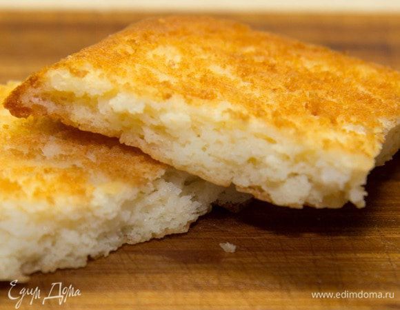 Выложить в смазанную маслом форму и выпекать 40мин. при температуре 160°С. Вынимаем из духовки и даем остыть.