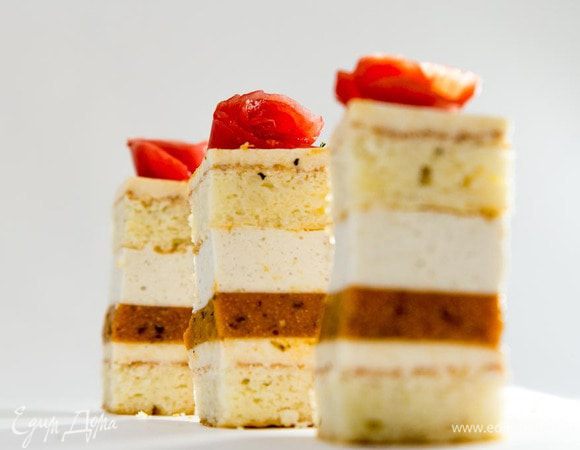 А теперь удивляем гостей:)  Вы же не сразу сказали, что за блюдо перед ними?! :)))