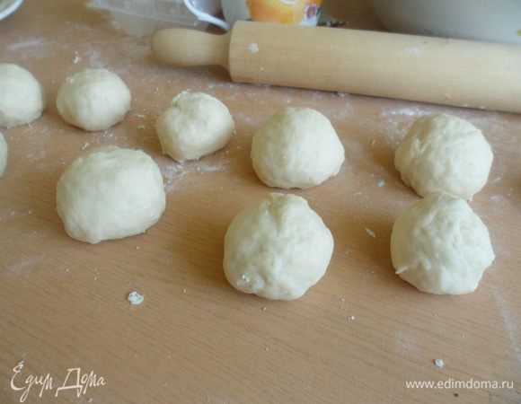 Завернуть в тесто и снова скатать в шарик