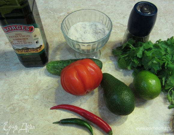 В данном соусе очень важен авокадо. Сальса великолепно подходит к любому мясу, птице. Джейми использовал этот соус вместе с подкопченой семгой.