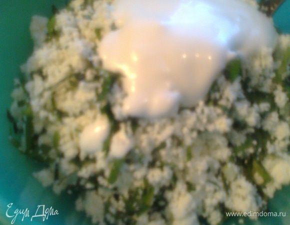 Перемешиваем тщательно,чтобы массу удобно было намазывать на хлеб.