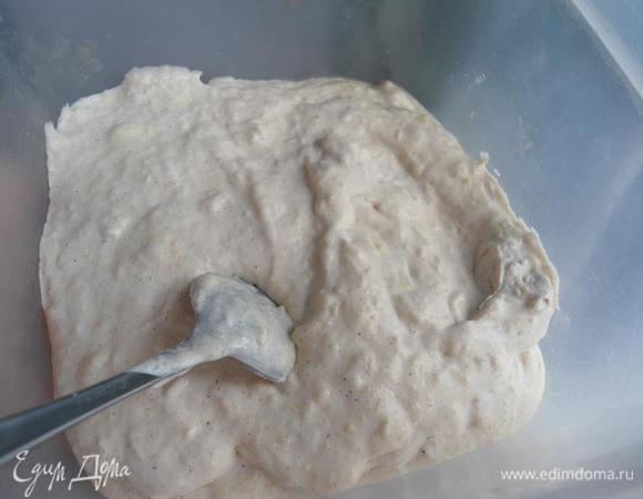 Ананас очистить,вырезать сердцевину,а мякоть измельчить блендером,если любите кусочки-порежьте ножом.Добавьте лимонный сок.Сахарную пудру и корицу смешайте.Сливки взбейте,постепенно добавляя коричную пудру,до крепкого крема.Теперь смешайте ананасовое пюре и сливки,аккуратно- ложкой.Всё(результат смешивания на фото).Ставим в морозилку,помешивала я каждые1,5 часа.Замораживалось около 5-6часов.Приятного морожеедения!