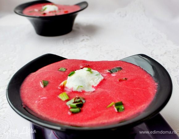 При подаче в тарелку с супом-пюре добавить 1-2 кубика замороженного йогурта и измельченный зелёный лук.

Приятного аппетита!