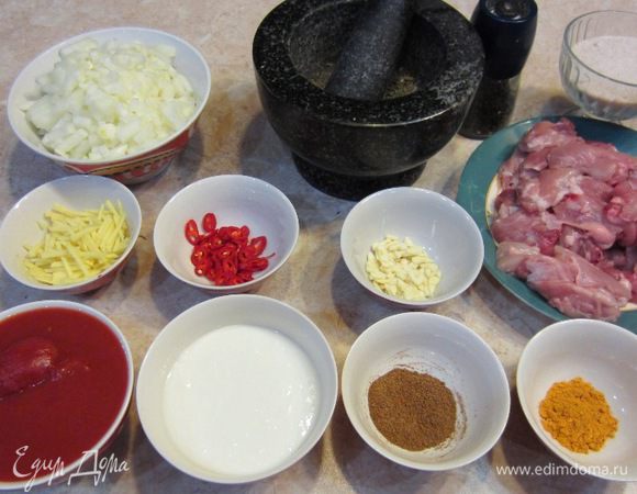 Очень интересное блюдо. Самое интересное, что именно соленый огурец и йогурт дают неповторимый и очень приятный и законченный вкус блюду. Правда я еще положил помидор, т.к. за зиму соскучился по вкусным помидорам.