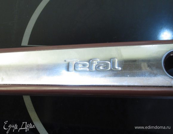 Так как я приготовил блюдо для конкурса "Экспериментируем с Тефаль", то привожу фото сковороды ))). У меня есть все ингредиенты, кроме моркови.