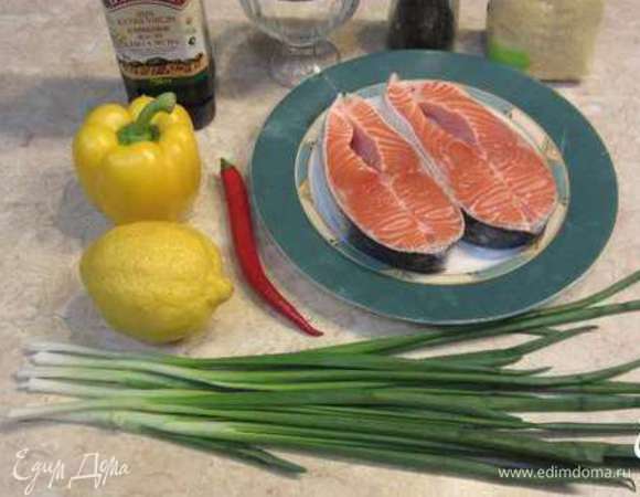 Разогрейте предварительно духовку с верхним грилем до 250 градусов. В рецепте Джейми он использовал пряный рис, точнее рисовый салат, но я решил  использовать кускус, а в качестве пряного соуса - сальсу.