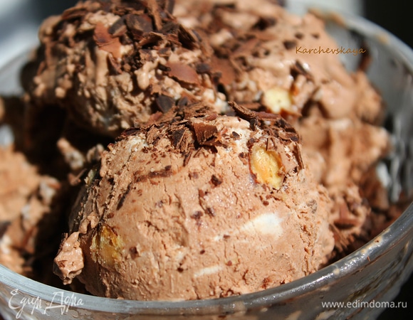 Важно! Домашнее мороженое не хранится в морозилке долго, оно кристаллизуется. Готовьте на один раз.