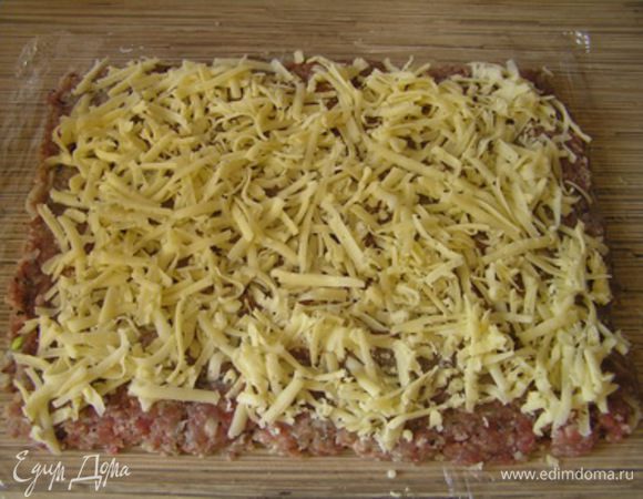 сверху выложить натертый сыр