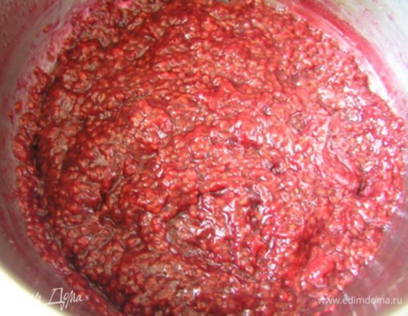 Поставить на огонь, довести до кипения и варить 2 минуты до загустения. Остудить.