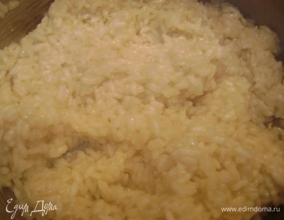 Когда сварится,процедить и в этом бульоне cварить рис.Pис предварительно промыть проточной водой.