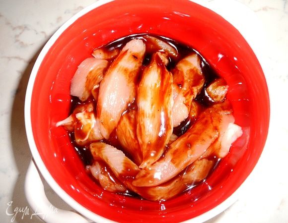 Залить соусом Якинику и оставить мариноваться на 30-40 минут.