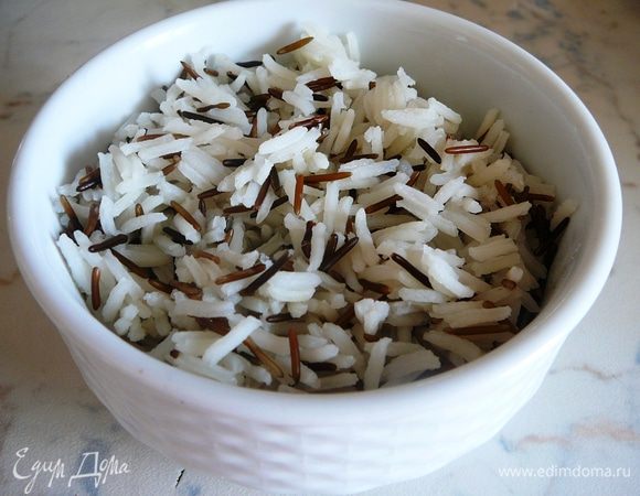 Рис отварить в большом количестве воды. Откинуть на дуршлаг.