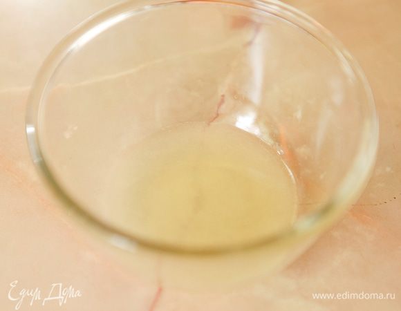 Выжать сок из лимона