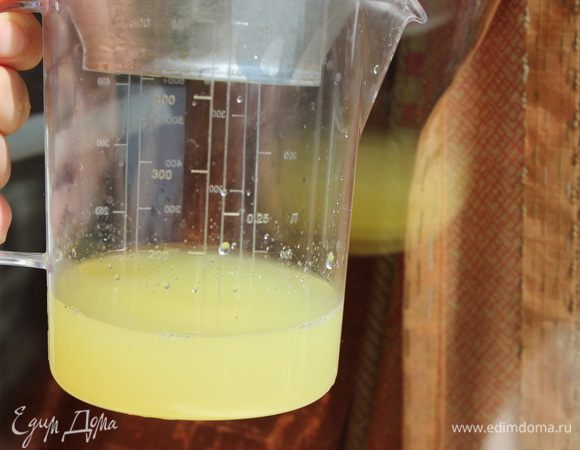 У меня получилось примерно 80–100 мл сока.