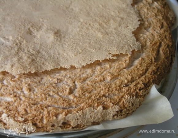 Итак, готовое безе остудить и поломать на маленькие кусочки. 