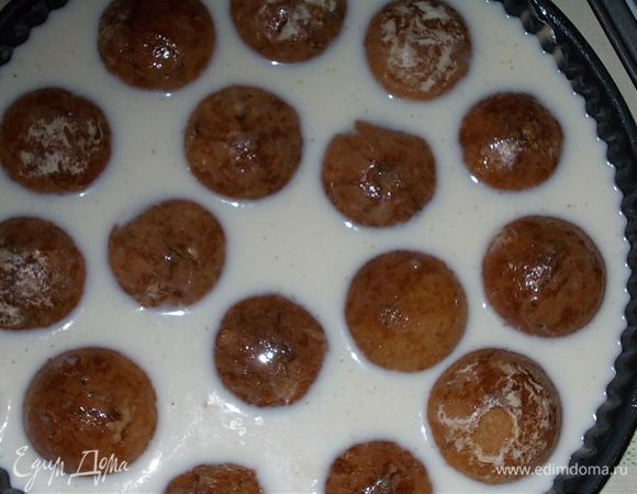 пряники залить яично-молочной смесью и выпекать в духовке при 200гр. до затвердения массы