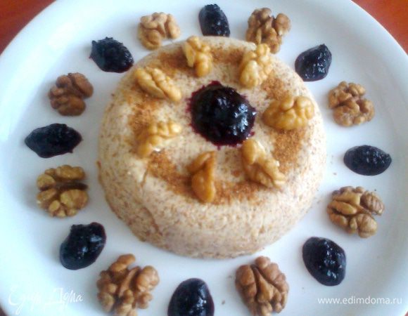 Украшаем грецкими орехами(кто хочет-добавьте молотые орехи в массу,но мне они нравятся целиком!)