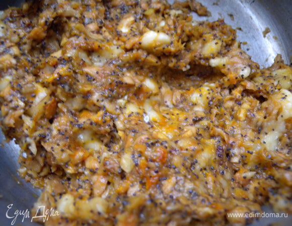 Добавить бананы (свежие подавить несильно мелко вилкой)...... и кокосовую стружку.