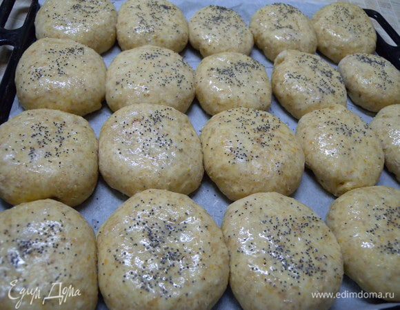 и посыпать маком. 