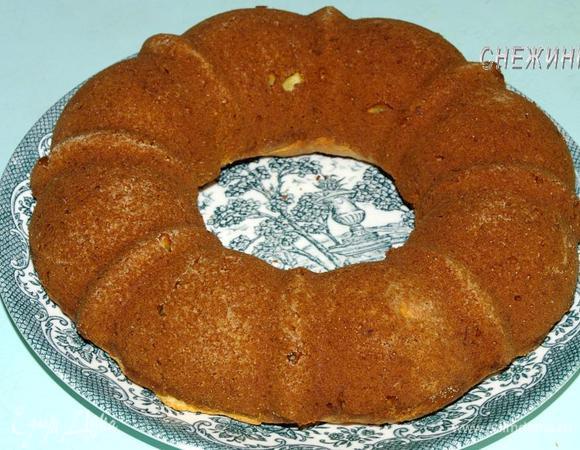 Кексу даем остыть в форме, вынимаем на блюдо. 